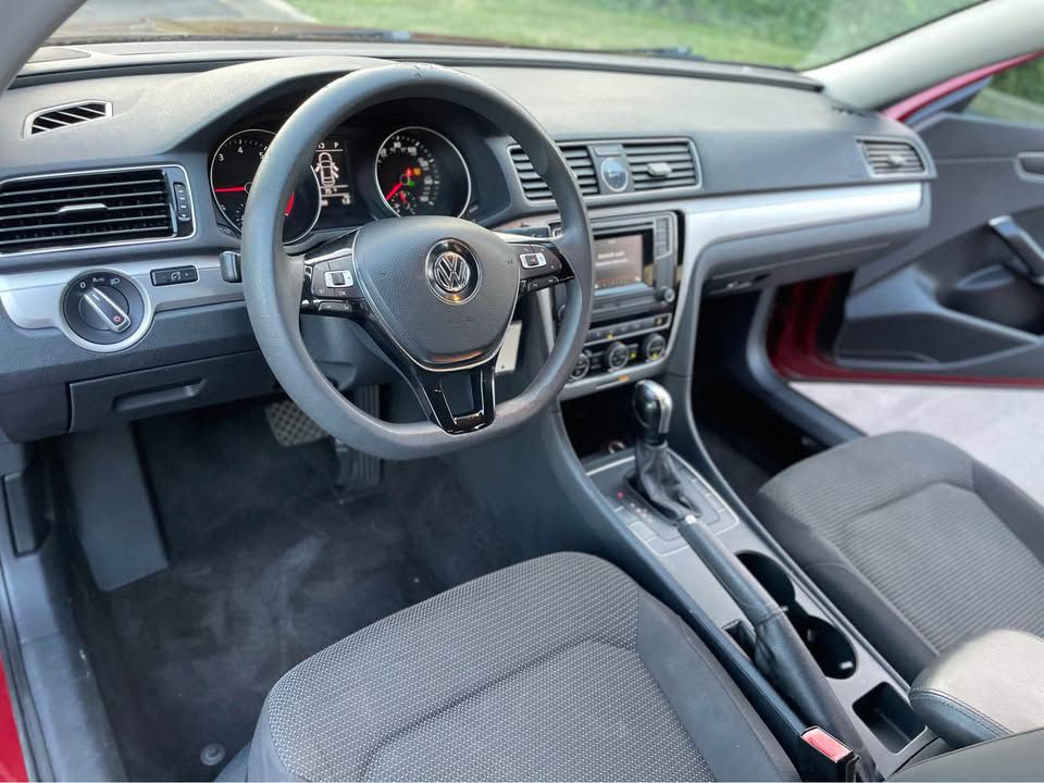 2016 Volkswagen Passat Image 9