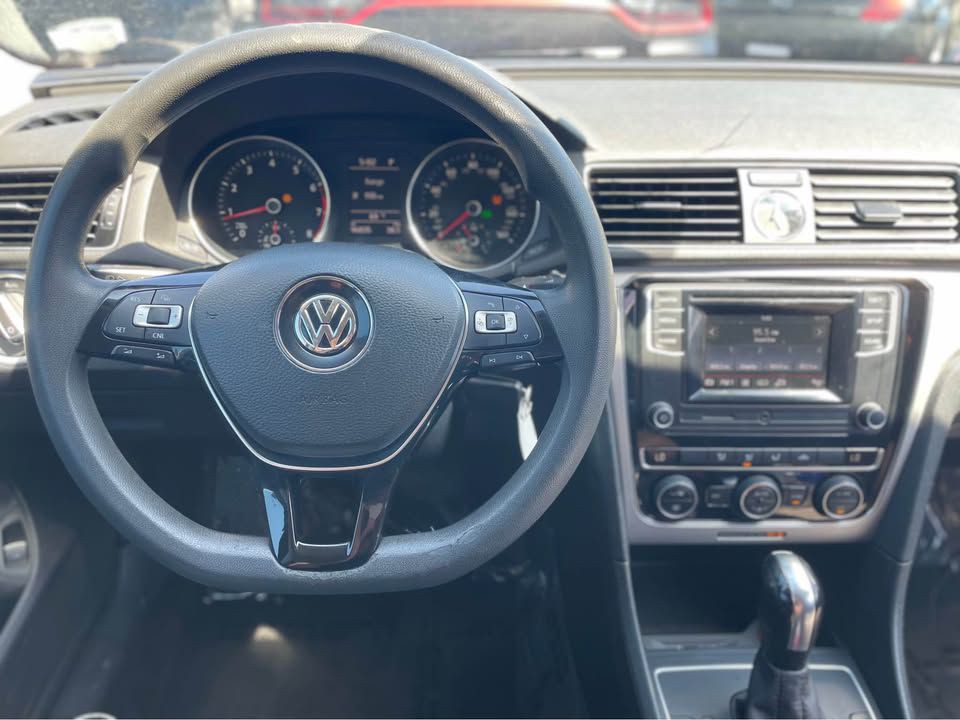 2016 Volkswagen Passat Image 12