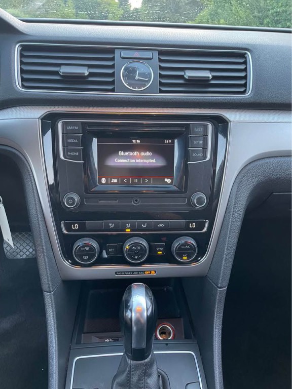 2016 Volkswagen Passat Image 15