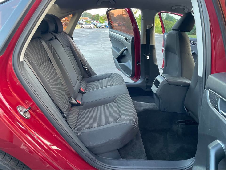 2016 Volkswagen Passat Image 17