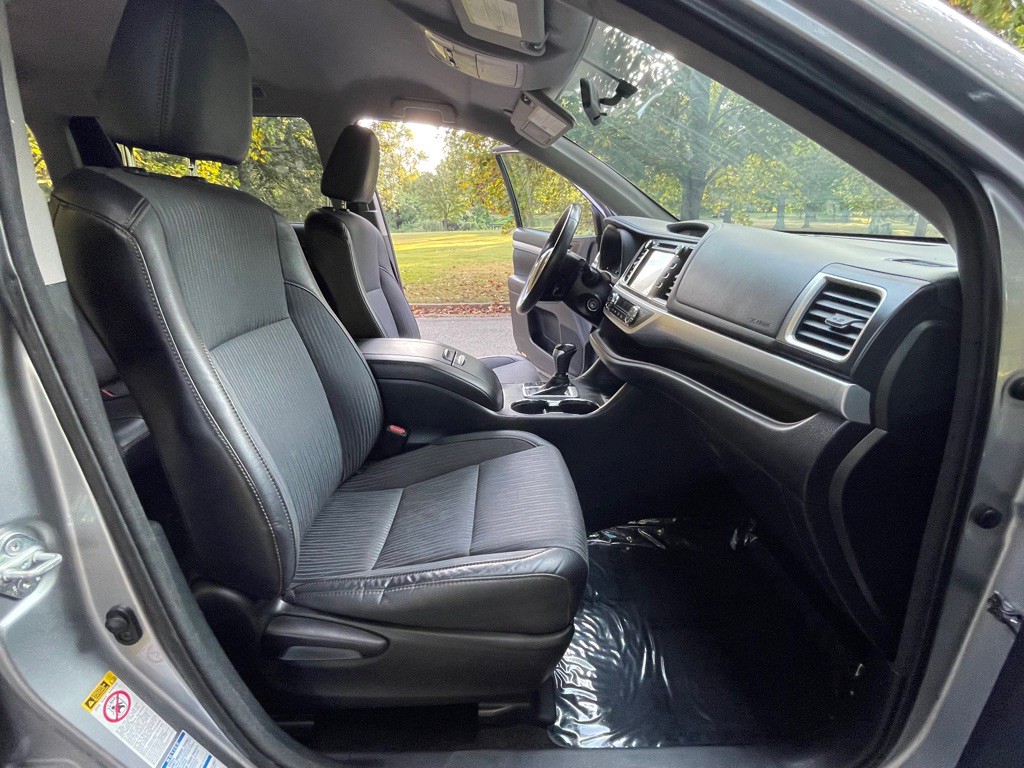 2016 Toyota Highlander Image 14