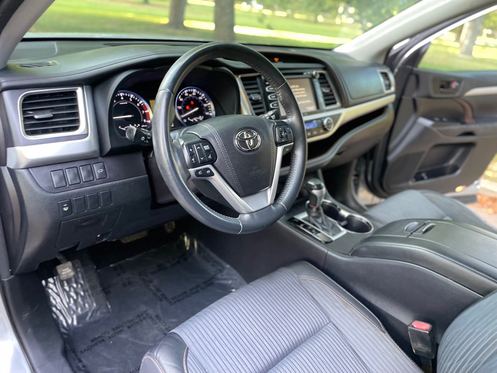 2016 Toyota Highlander Image 15