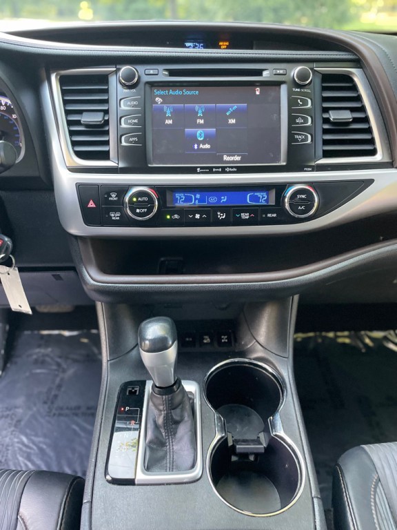 2016 Toyota Highlander Image 16