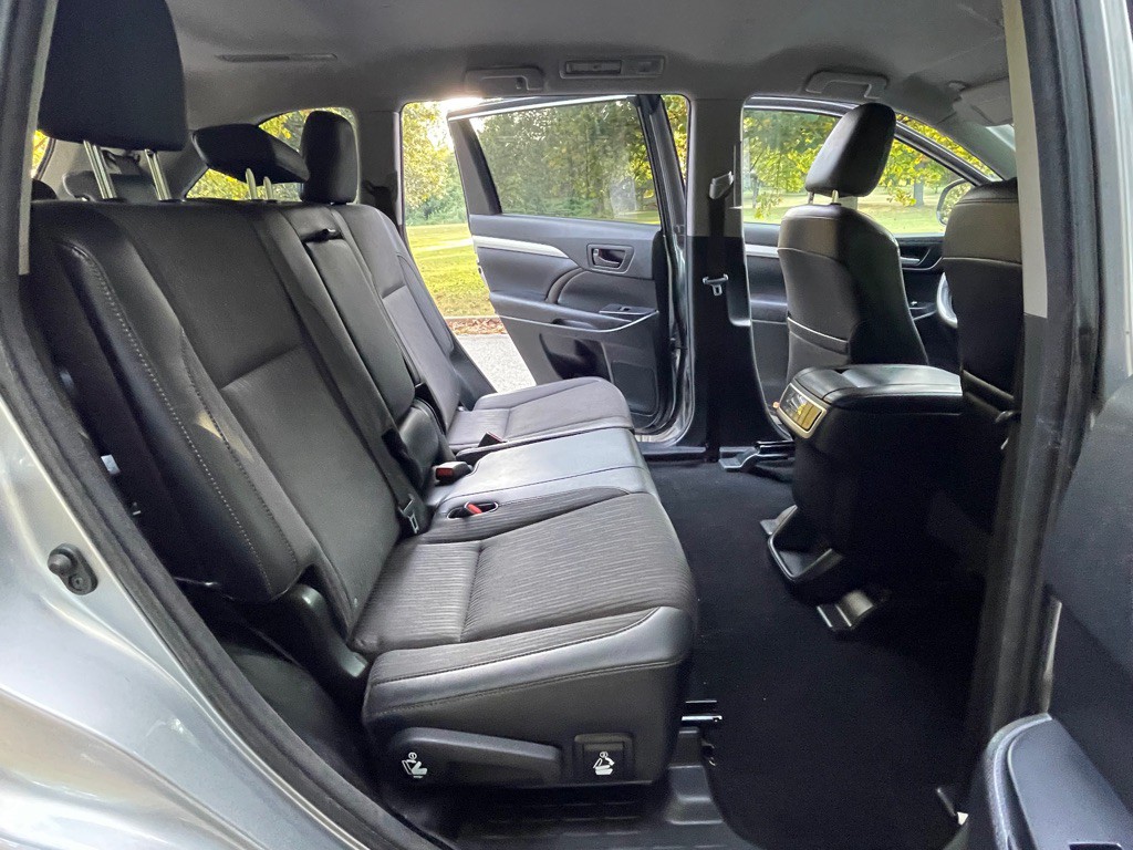 2016 Toyota Highlander Image 22