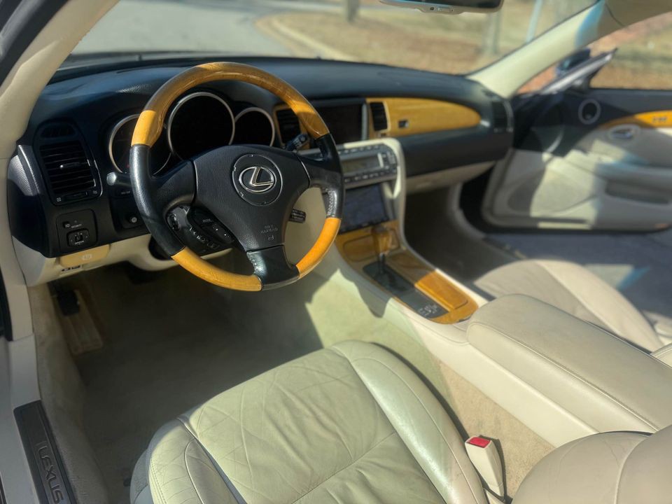 2002 Lexus SC Image 10