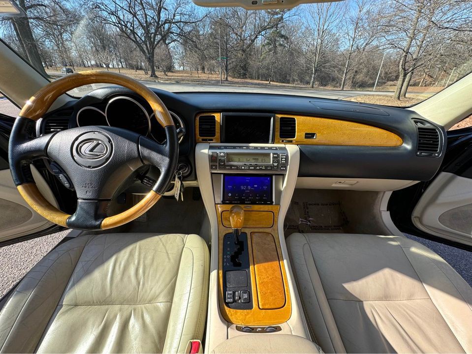 2002 Lexus SC Image 11