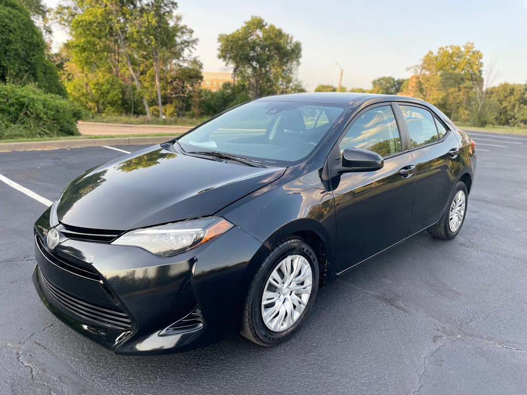 2017 Toyota Corolla Image 1