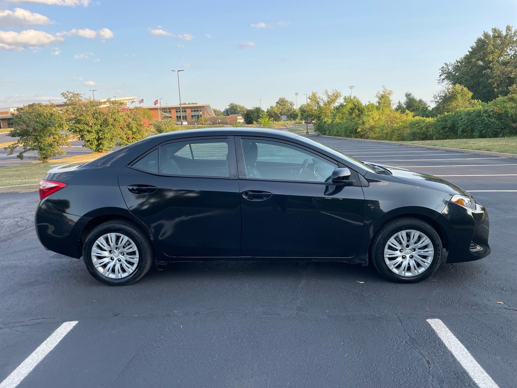 2017 Toyota Corolla Image 6