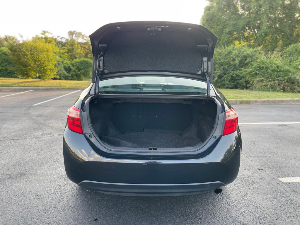 2017 Toyota Corolla Image 11