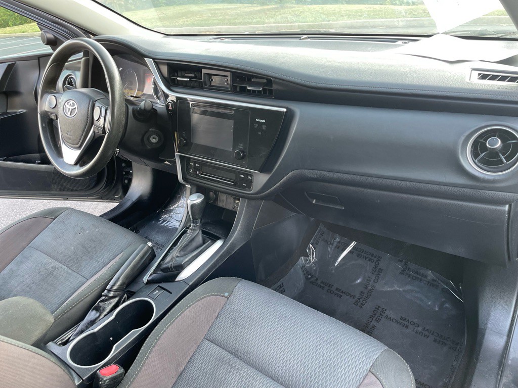 2017 Toyota Corolla Image 17