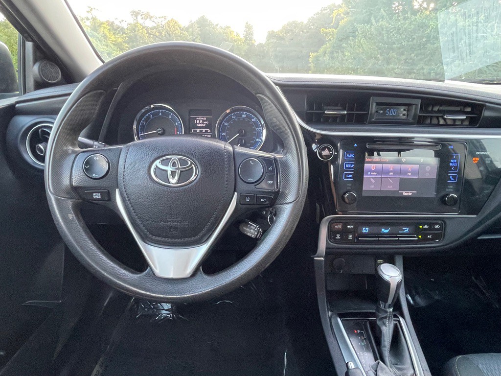 2017 Toyota Corolla Image 18
