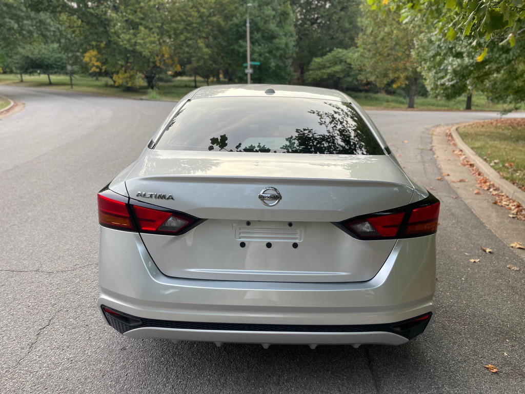 2020 Nissan Altima Image 8