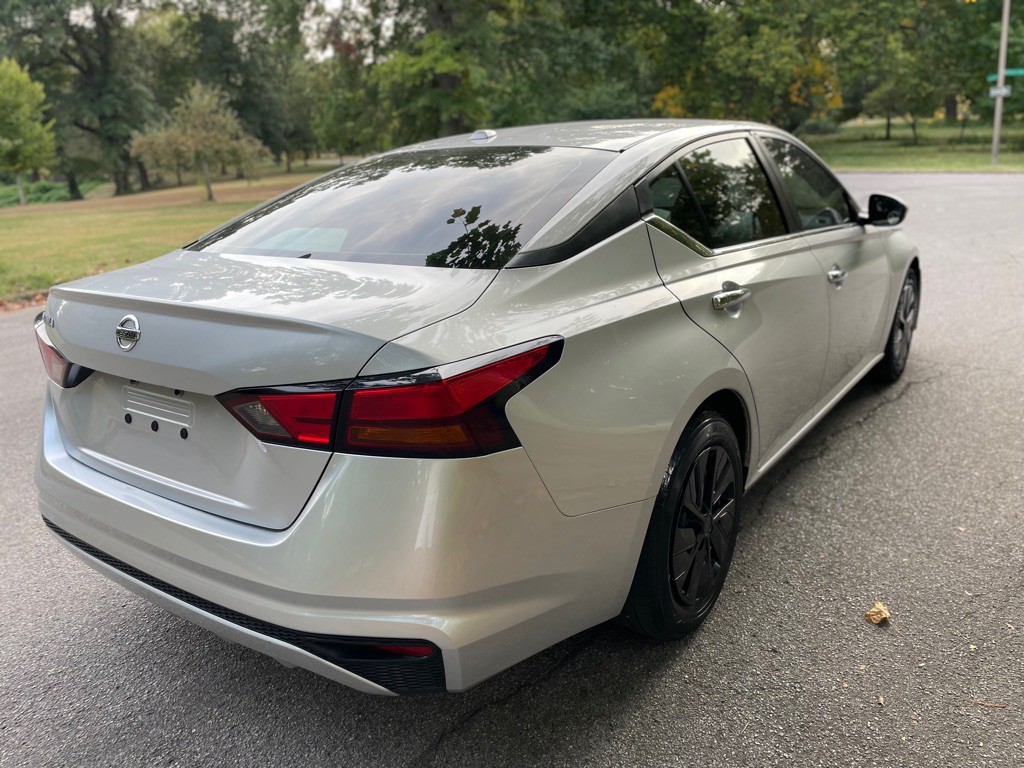 2020 Nissan Altima Image 9