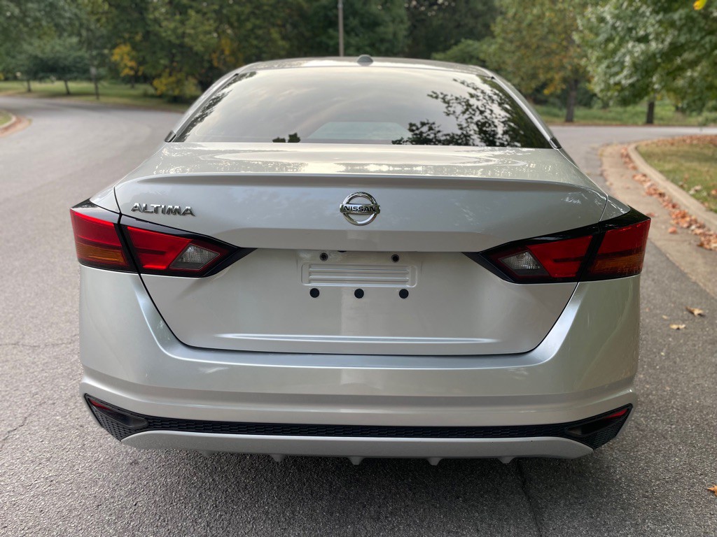 2020 Nissan Altima Image 10