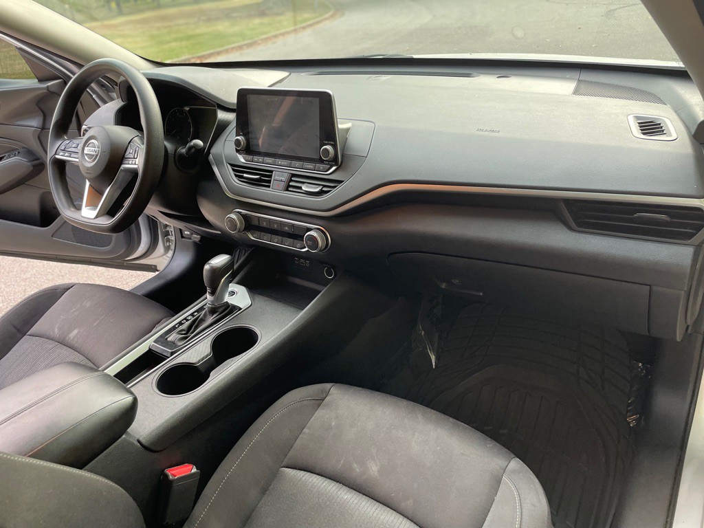 2020 Nissan Altima Image 17