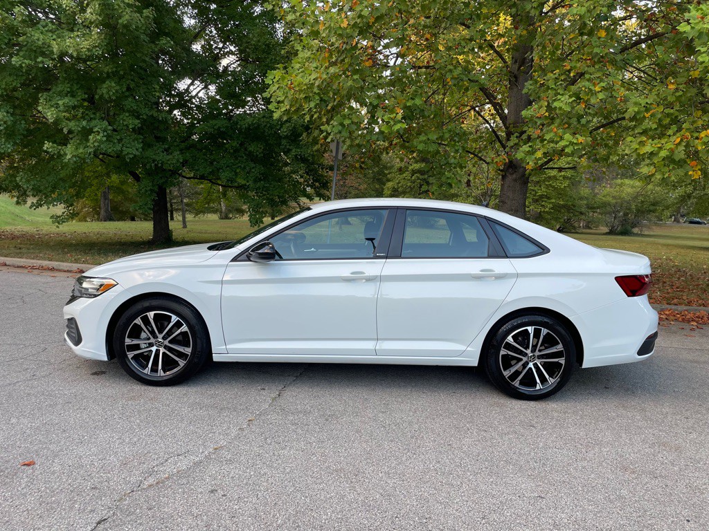 2024 Volkswagen Jetta Image 3