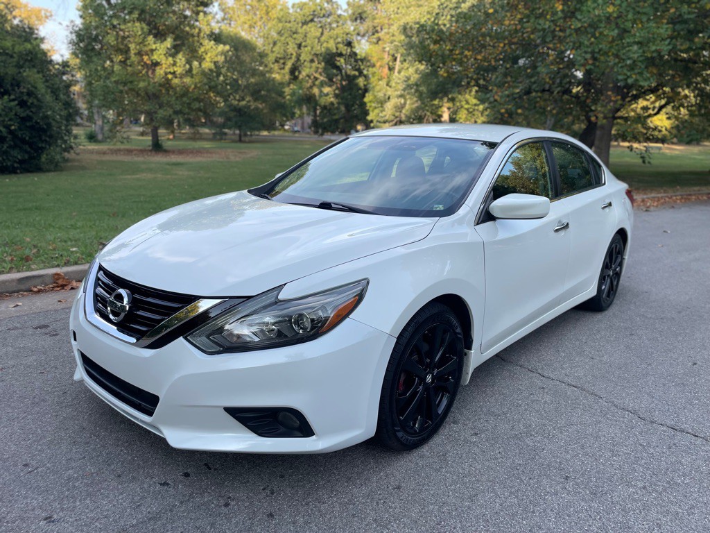 2016 Nissan Altima Image 1