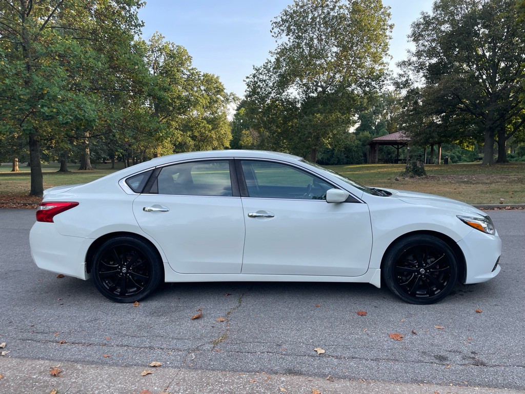 2016 Nissan Altima Image 6
