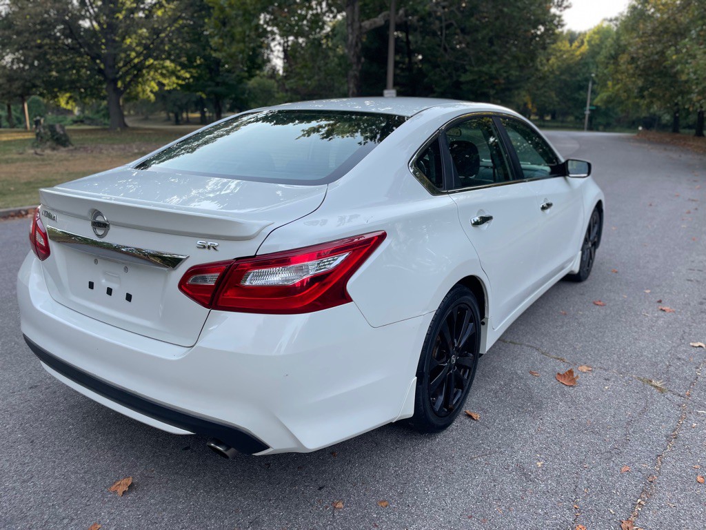 2016 Nissan Altima Image 9