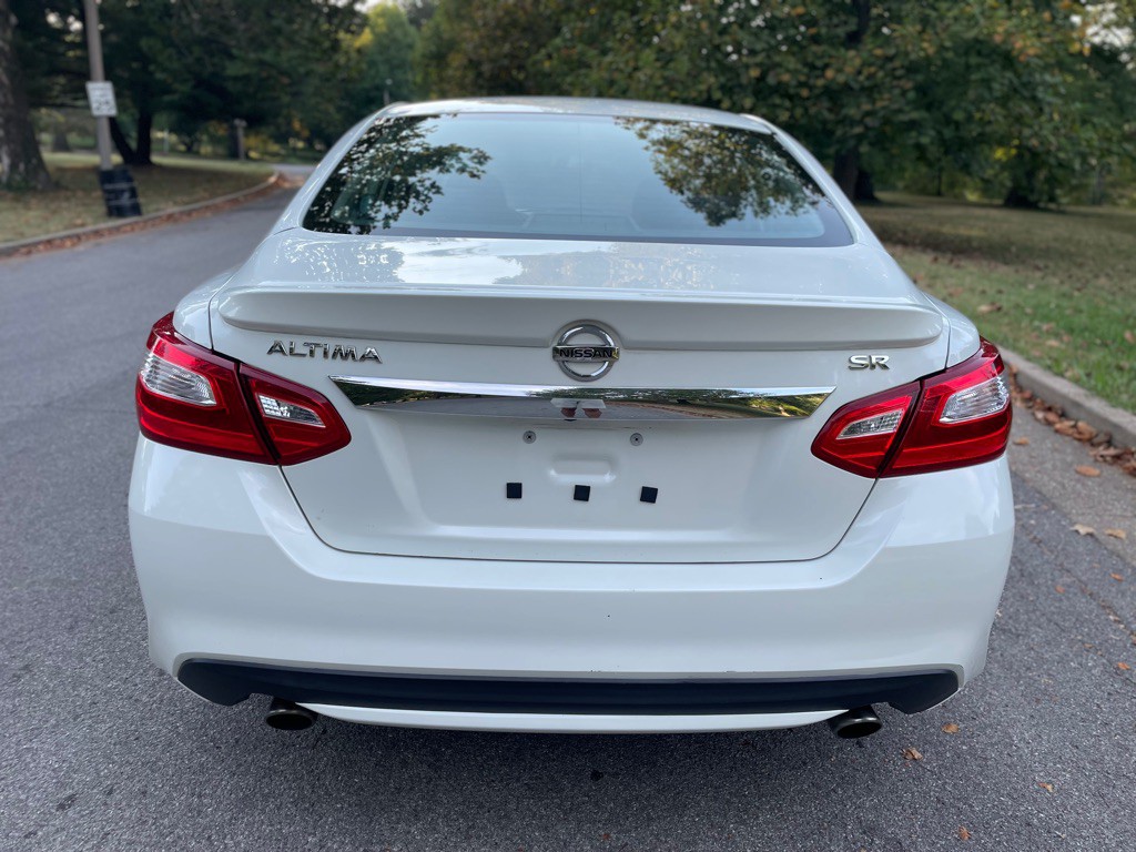 2016 Nissan Altima Image 10