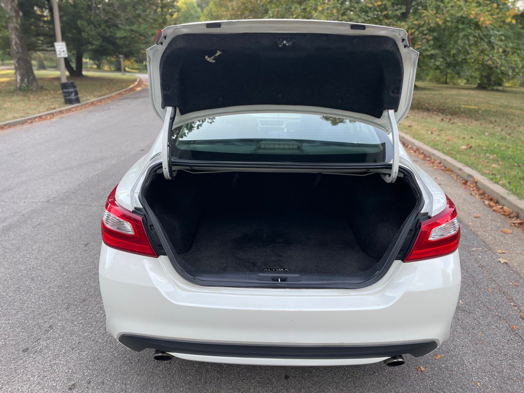 2016 Nissan Altima Image 11