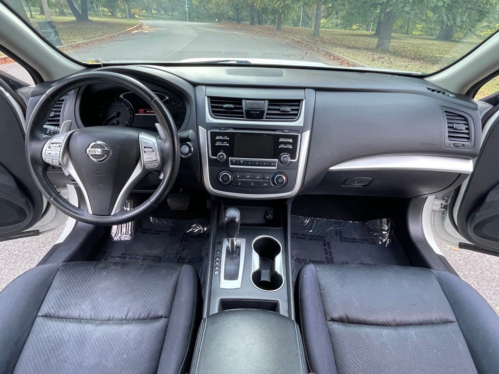 2016 Nissan Altima Image 13