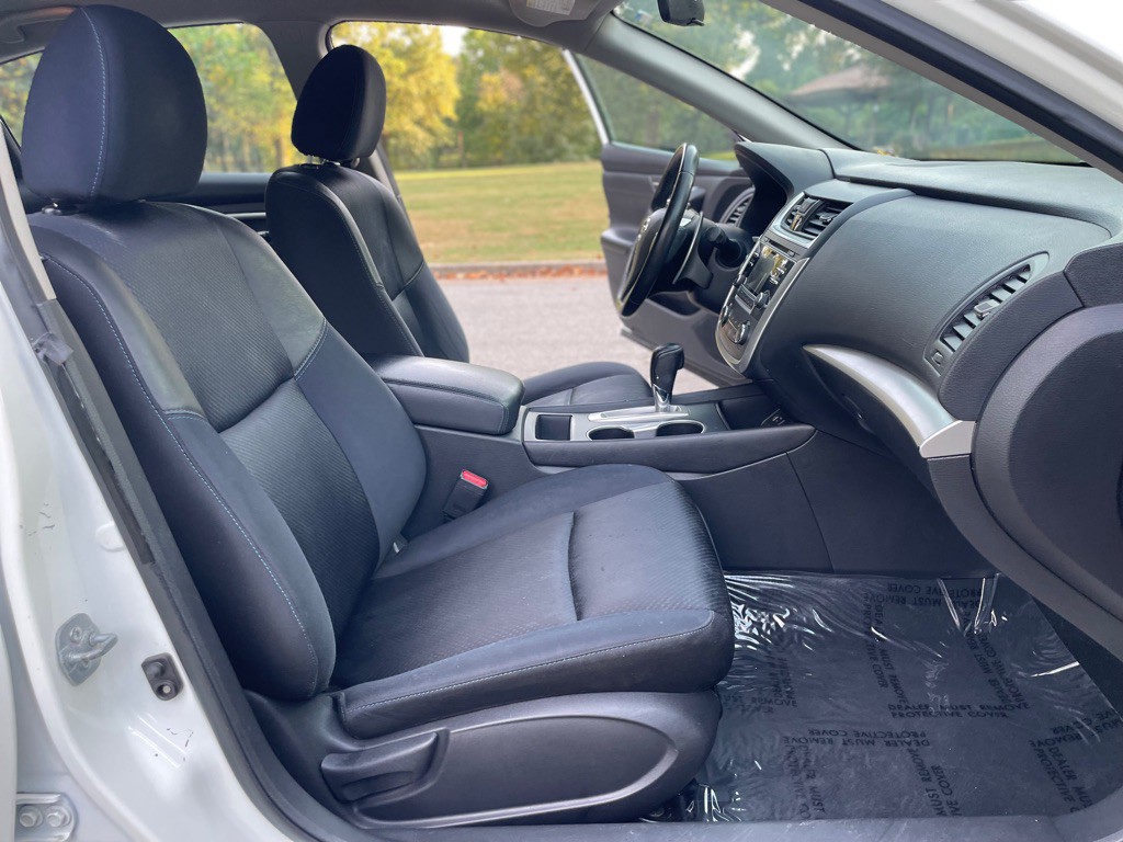 2016 Nissan Altima Image 14