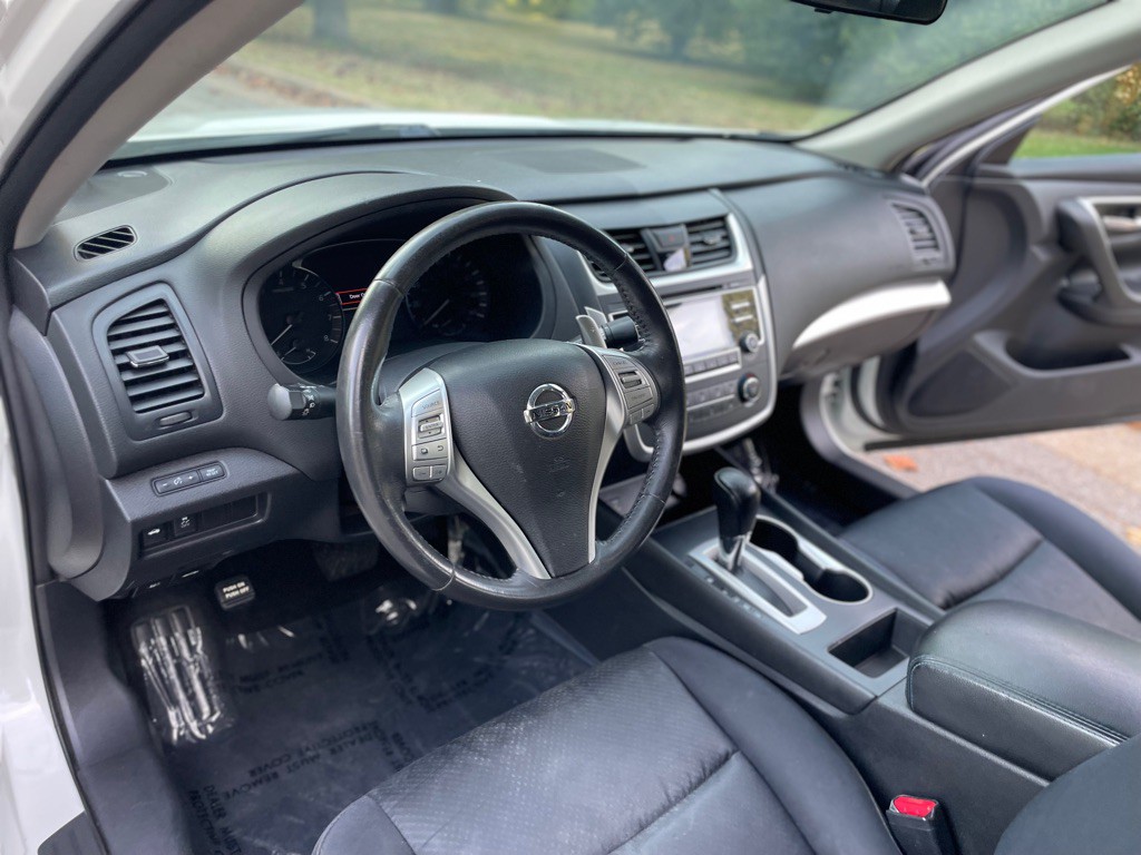 2016 Nissan Altima Image 15