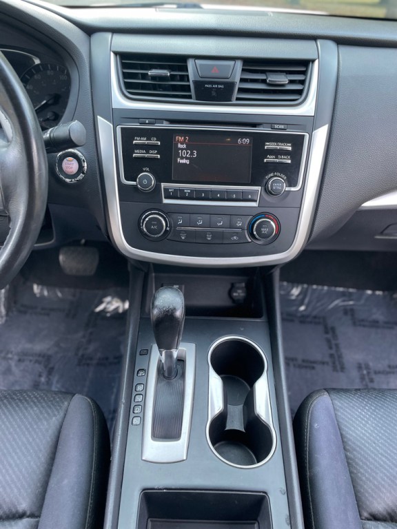 2016 Nissan Altima Image 16