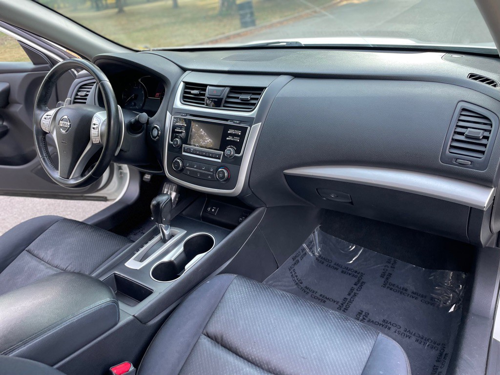 2016 Nissan Altima Image 17