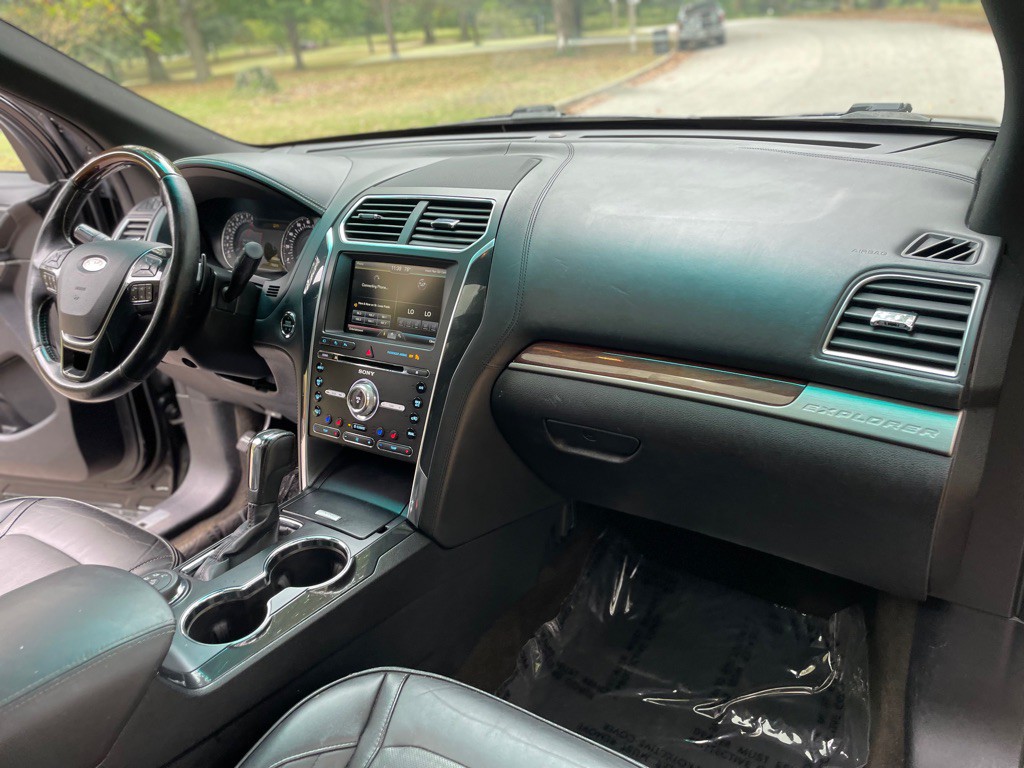 2016 Ford Explorer Image 17