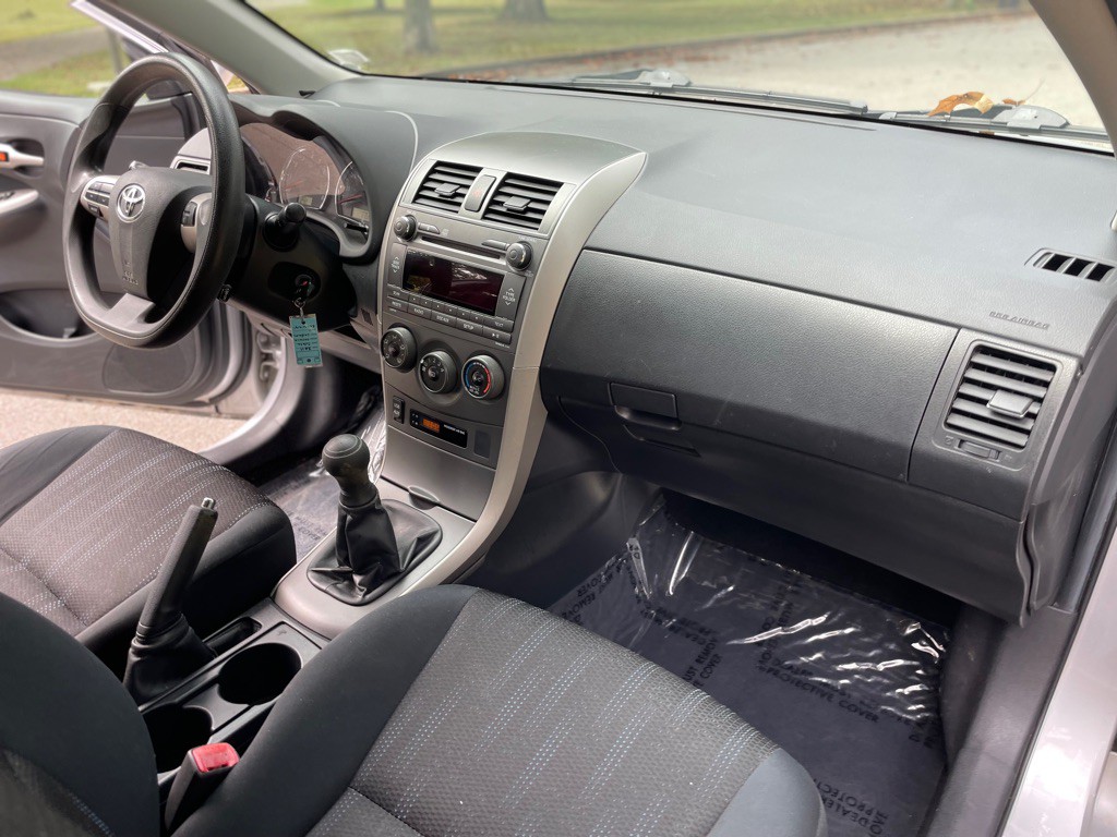 2011 Toyota Corolla Image 17
