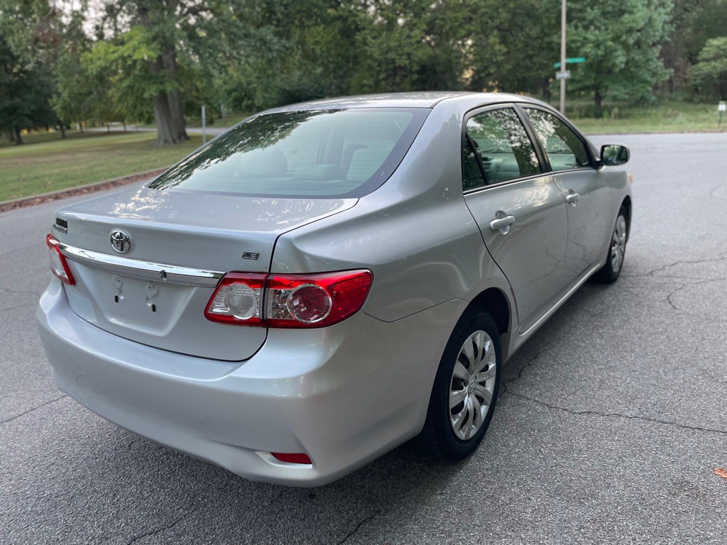 2012 Toyota Corolla Image 9