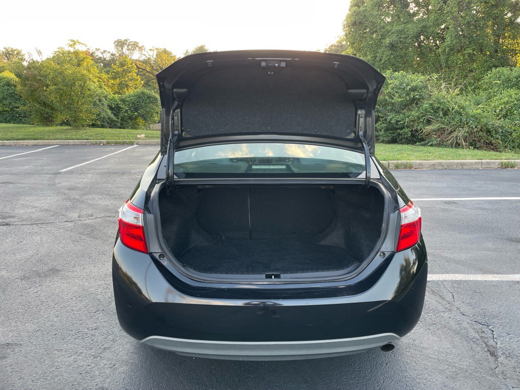 2016 Toyota Corolla Image 35