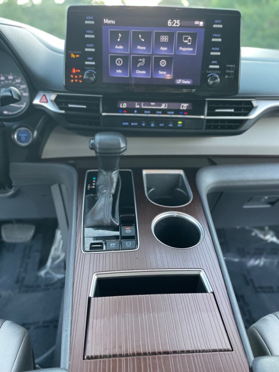 2022 Toyota Sienna Image 16