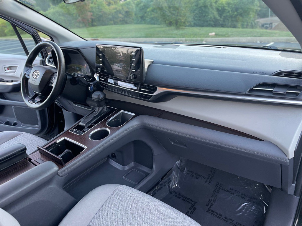 2022 Toyota Sienna Image 17