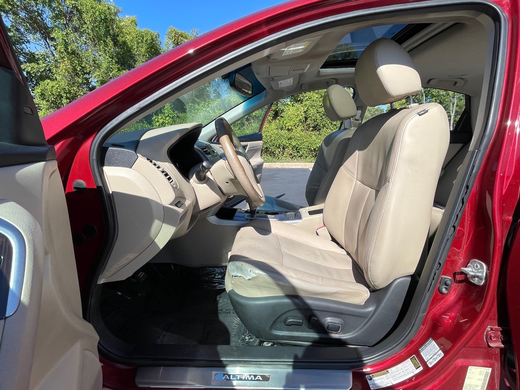 2015 Nissan Altima Image 10