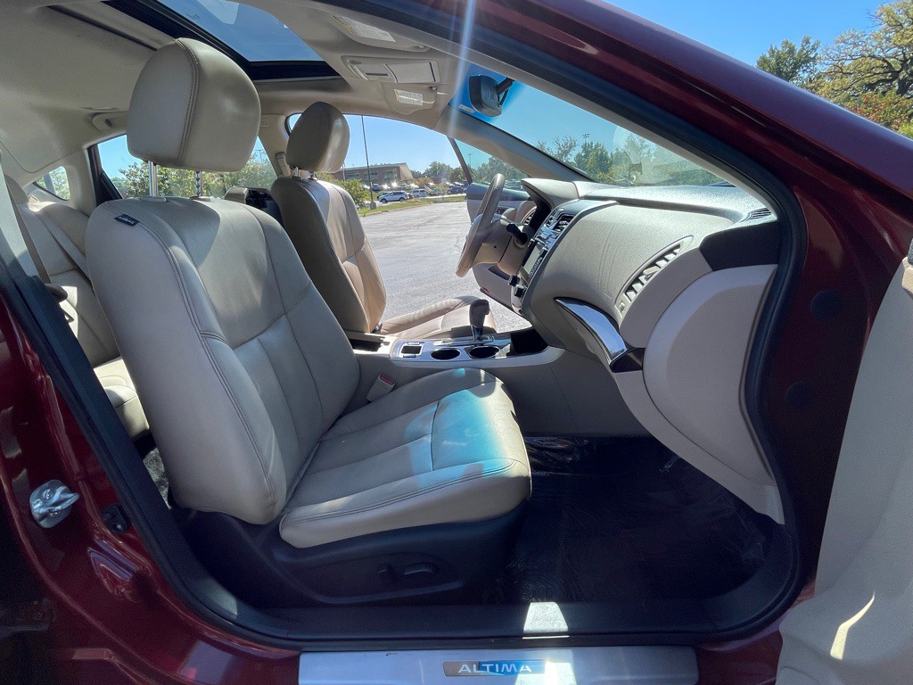 2015 Nissan Altima Image 12