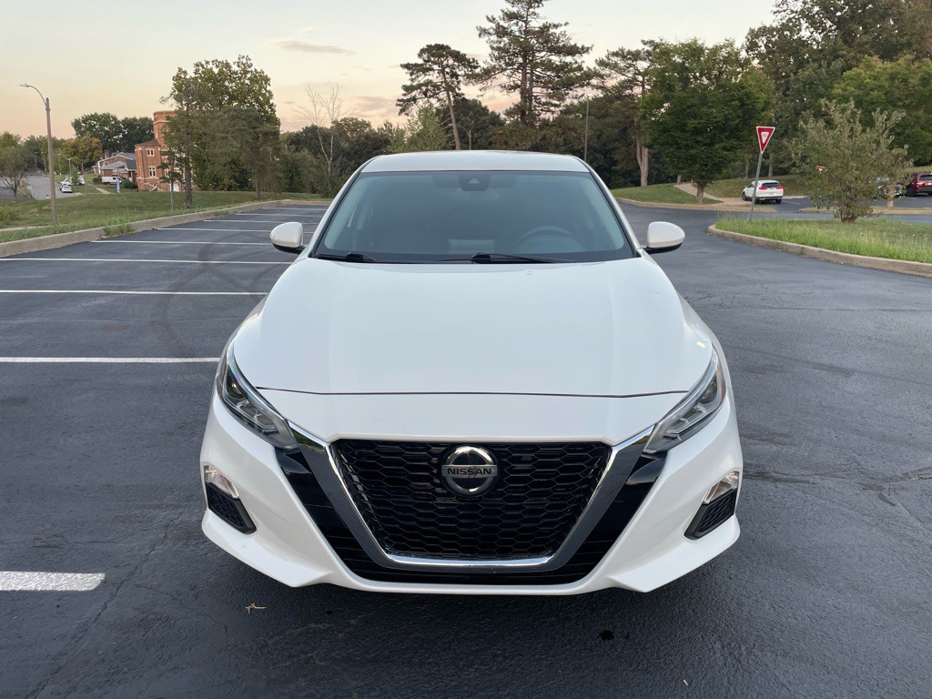 2022 Nissan Altima Image 2