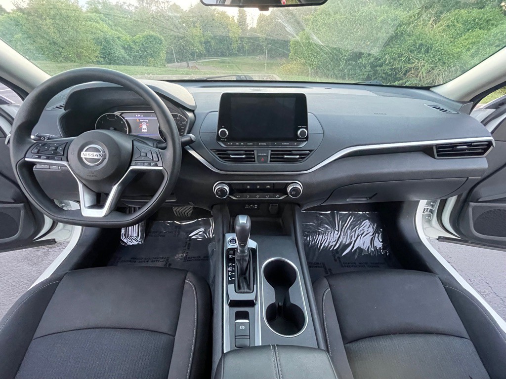 2022 Nissan Altima Image 13