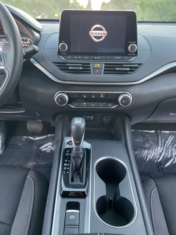 2022 Nissan Altima Image 16