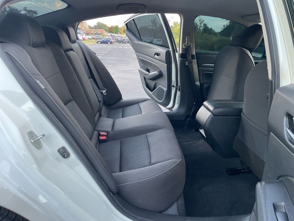 2022 Nissan Altima Image 24