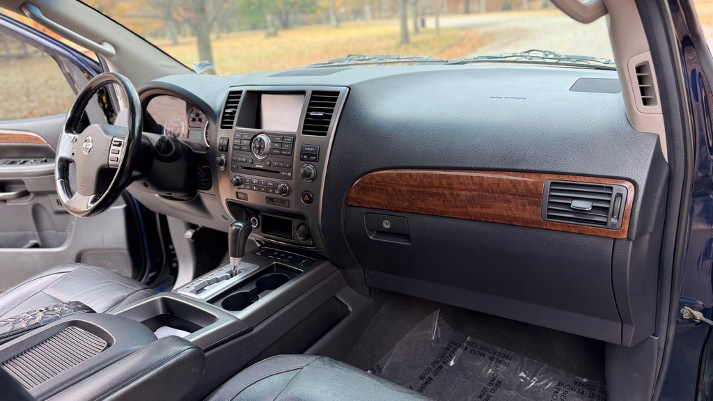 2010 Nissan Armada Image 17