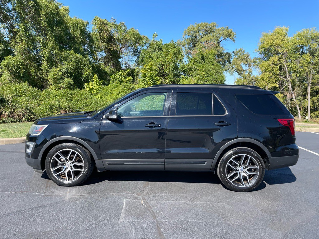 2016 Ford Explorer Image 2