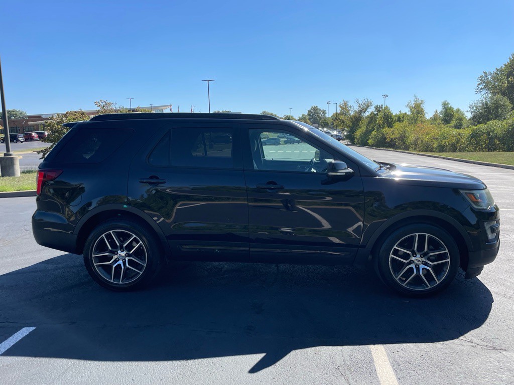 2016 Ford Explorer Image 4