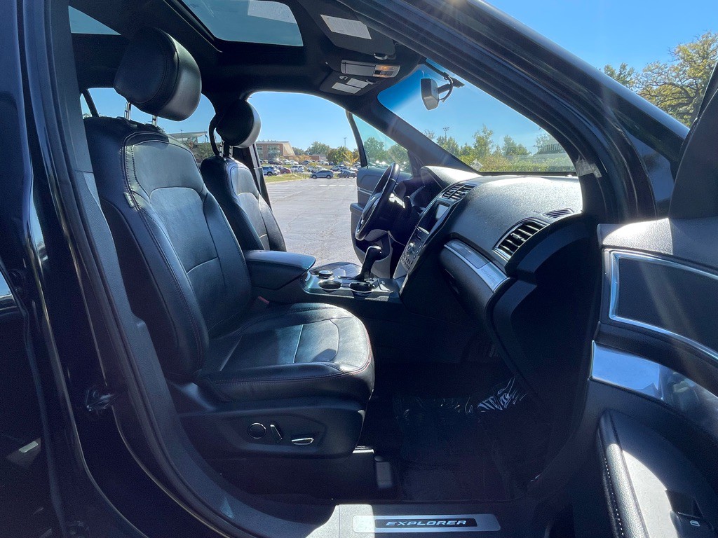 2016 Ford Explorer Image 12