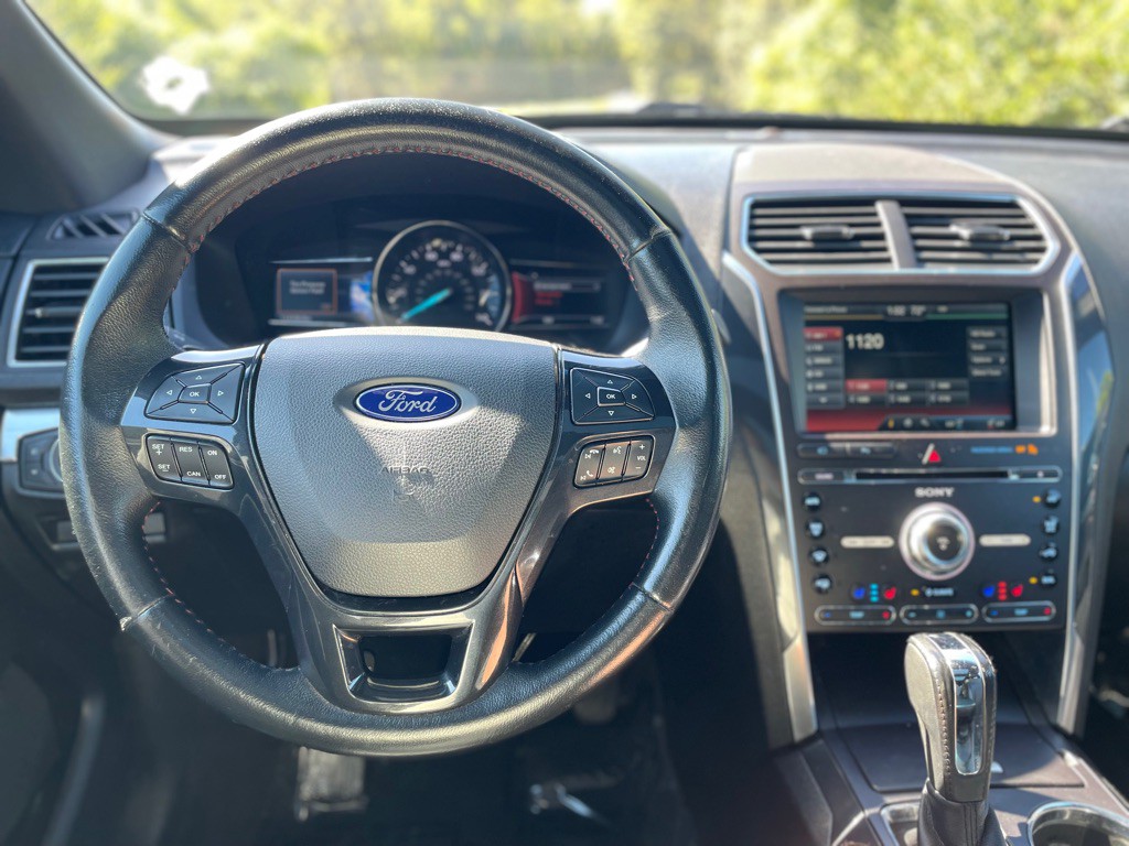 2016 Ford Explorer Image 16