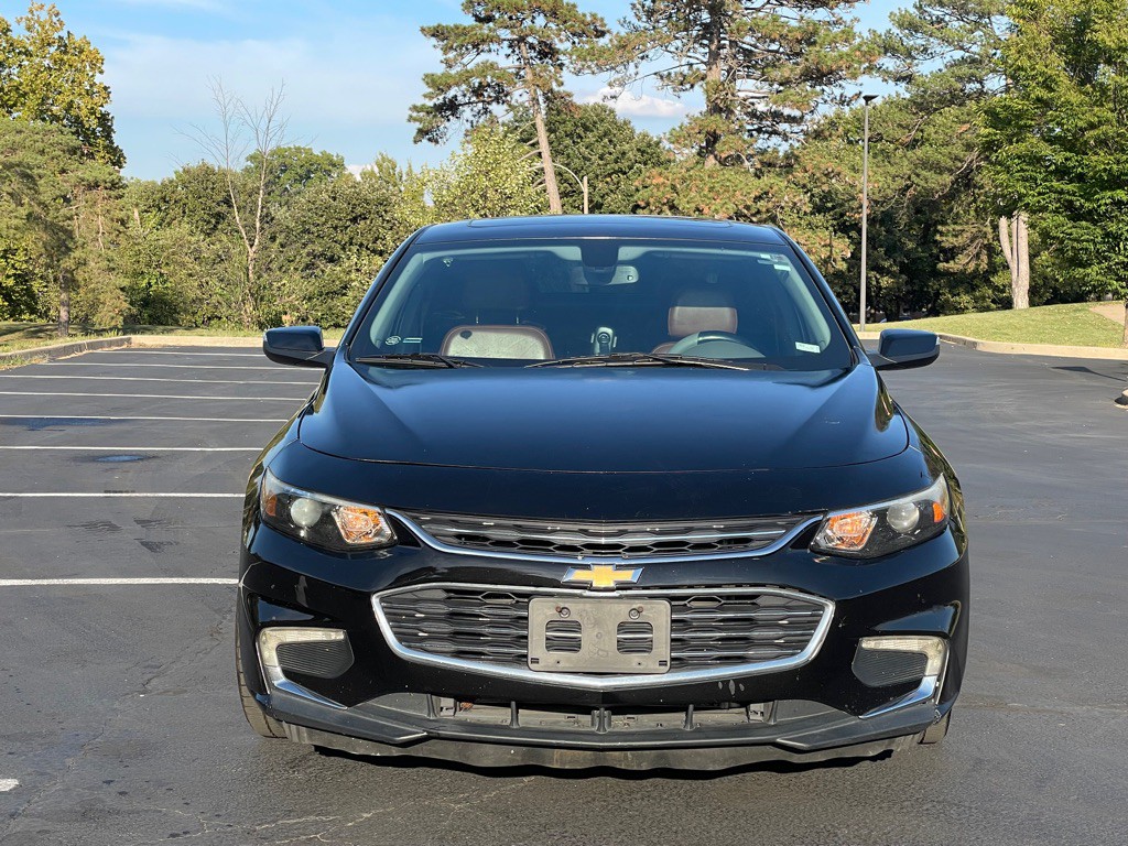 2017 Chevrolet Malibu Image 2