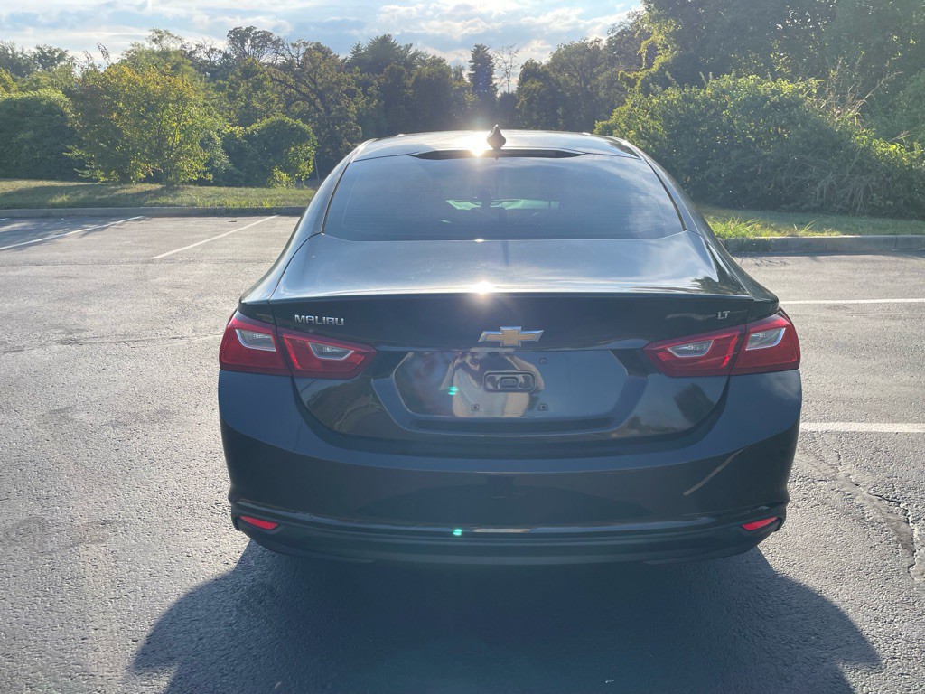 2017 Chevrolet Malibu Image 8