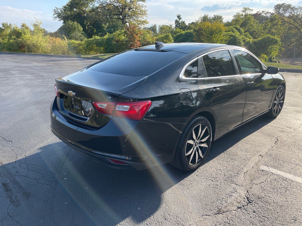2017 Chevrolet Malibu Image 9